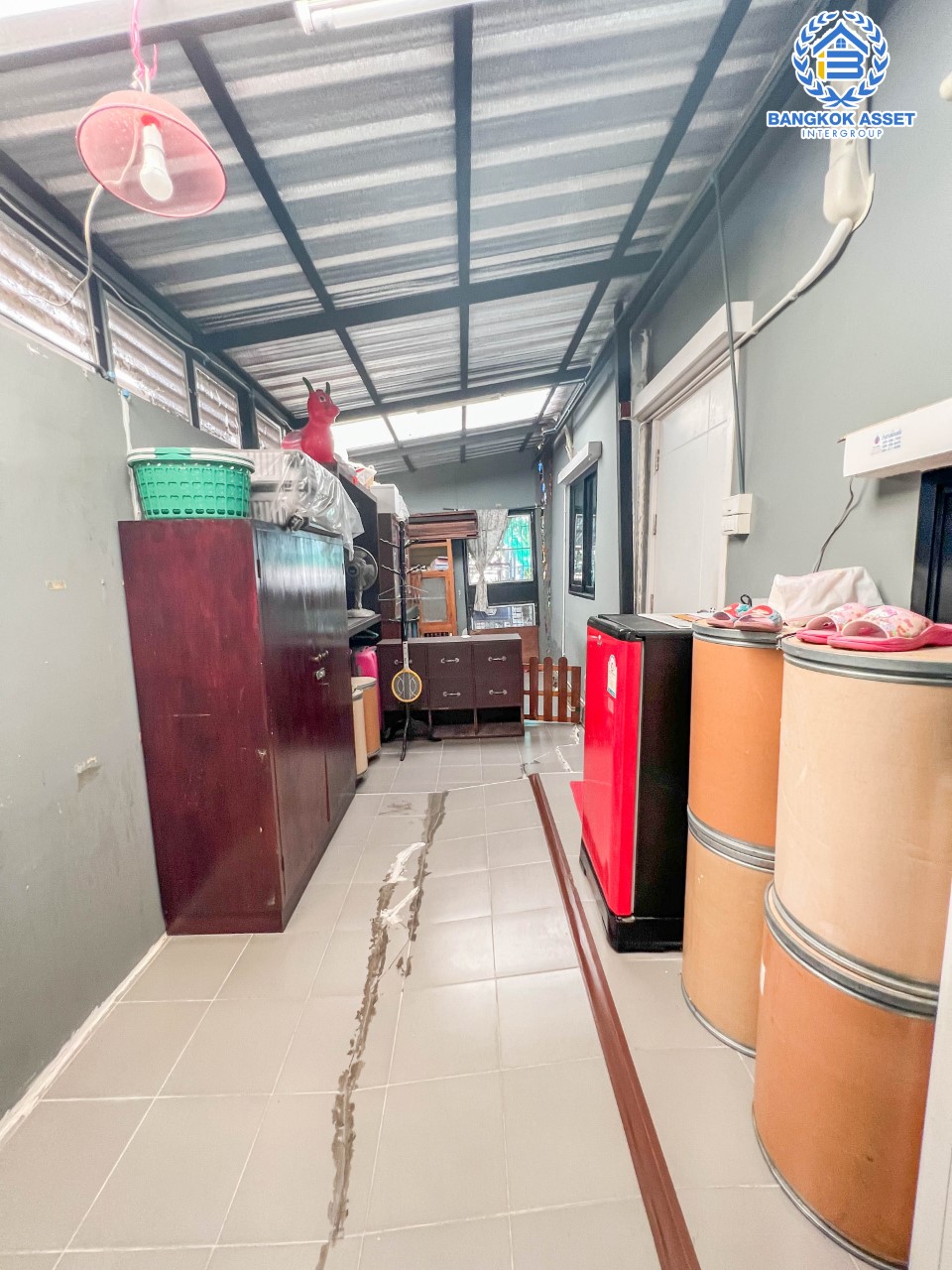 *****บ้านเดี่ยวมือสอง ย่านนนทบุรี ม.ดีไลท์ พุทธมณฑล-ศาลายา หลังมุม เนื้อที่กว้างขวางมากถึง 58.2 ตร.ว. ฟังก์ชัน 3 ห้องนอน 2 ห้องน้ำ ที่จอดรถ 2 คัน บ้านสวย พร้อมเข้าอยู่ได้ทันที บนทำเลแห่งการเดินทาง เชื่อมต่อได้หลายเส้นทาง ใกล้ทางด่วน "ศรีรัช"